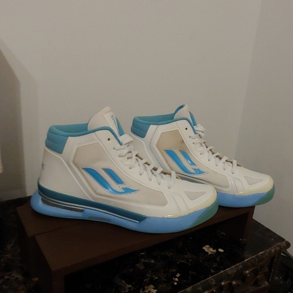 spalding athletic shoes